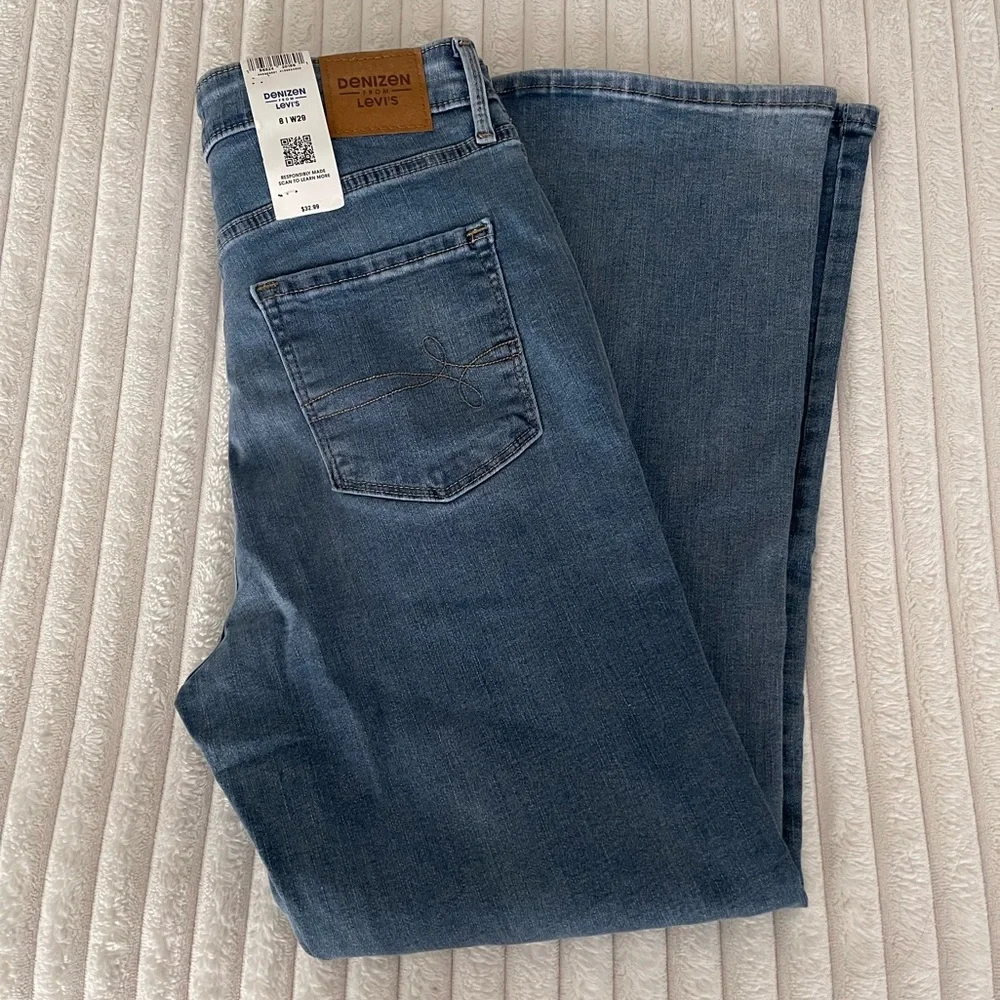 Denizen from Levi’s Ultra High-Rise Crop Flare Jeans - Picture 6 of 6
